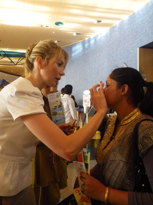 Elisabeth Visoanska applying the Supreme Eye Potion 